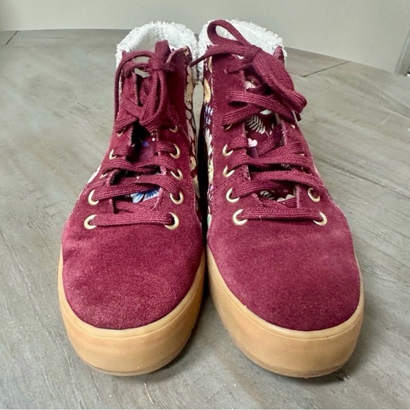 Keds Burgundy Floral High-Top Sneakers. - Picture 3 of 9